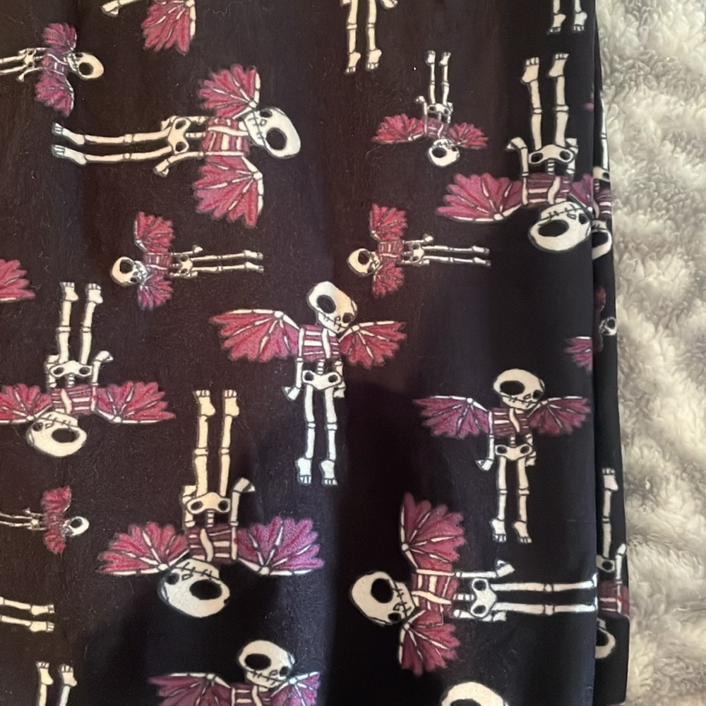 Last Call ☺️☺️☺️Halloween Leggings new rare goth fairy Halloween